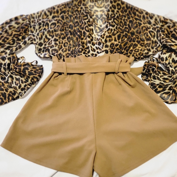 Leopard Print Blouse with Bow-Tie Shorts/ Romper. Fashion Nova, size XL - Picture 6 of 6